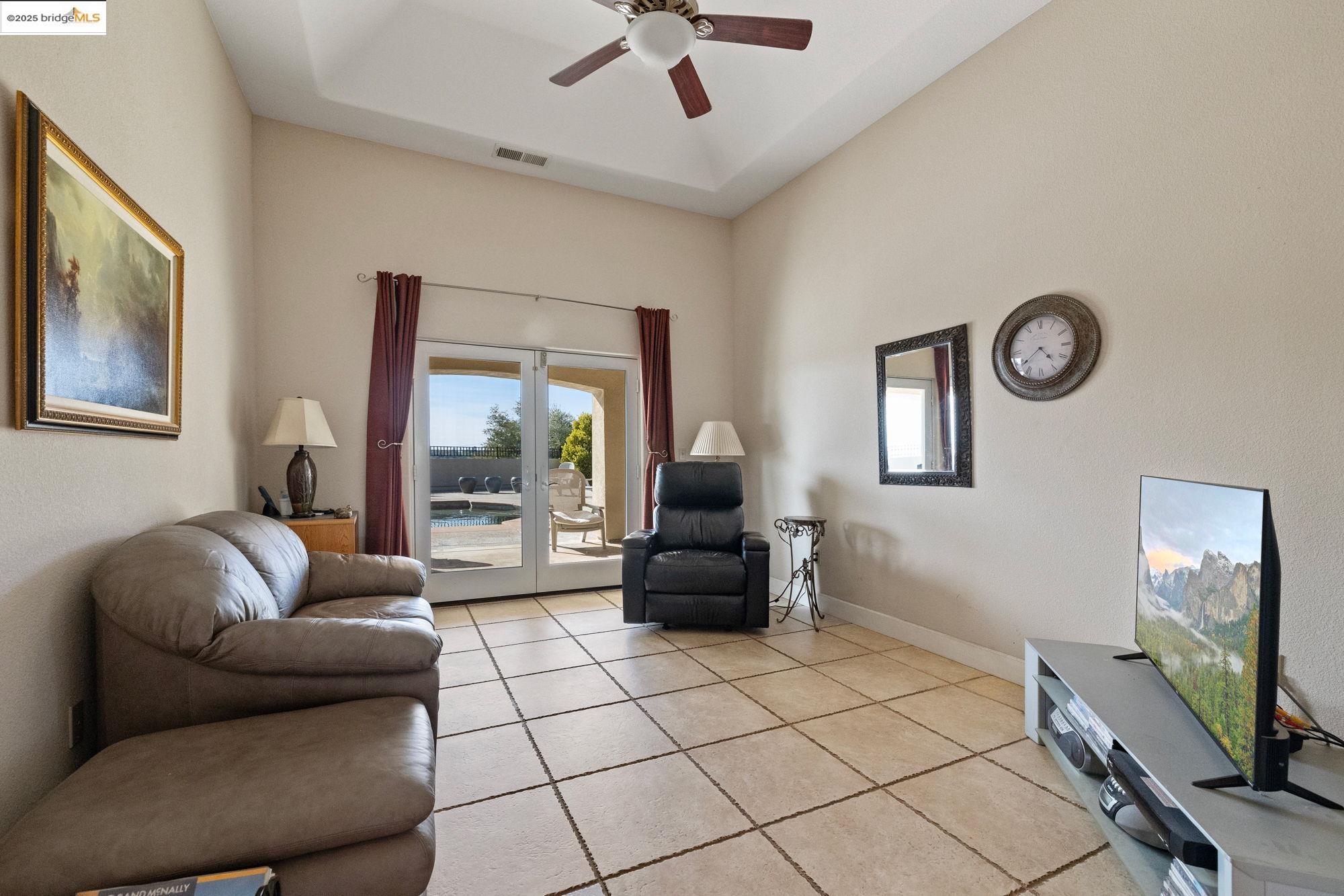 18201 Golden Oaks Dr