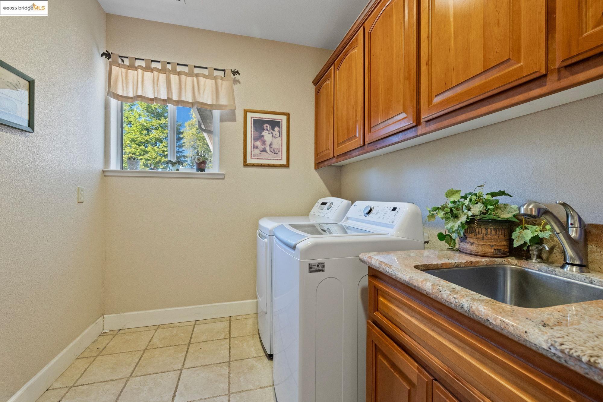 18201 Golden Oaks Dr