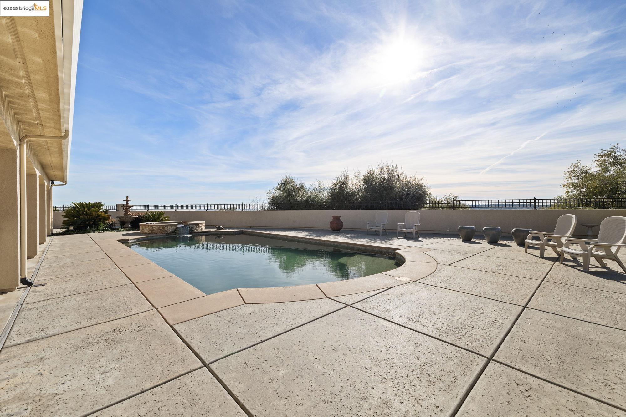 18201 Golden Oaks Dr