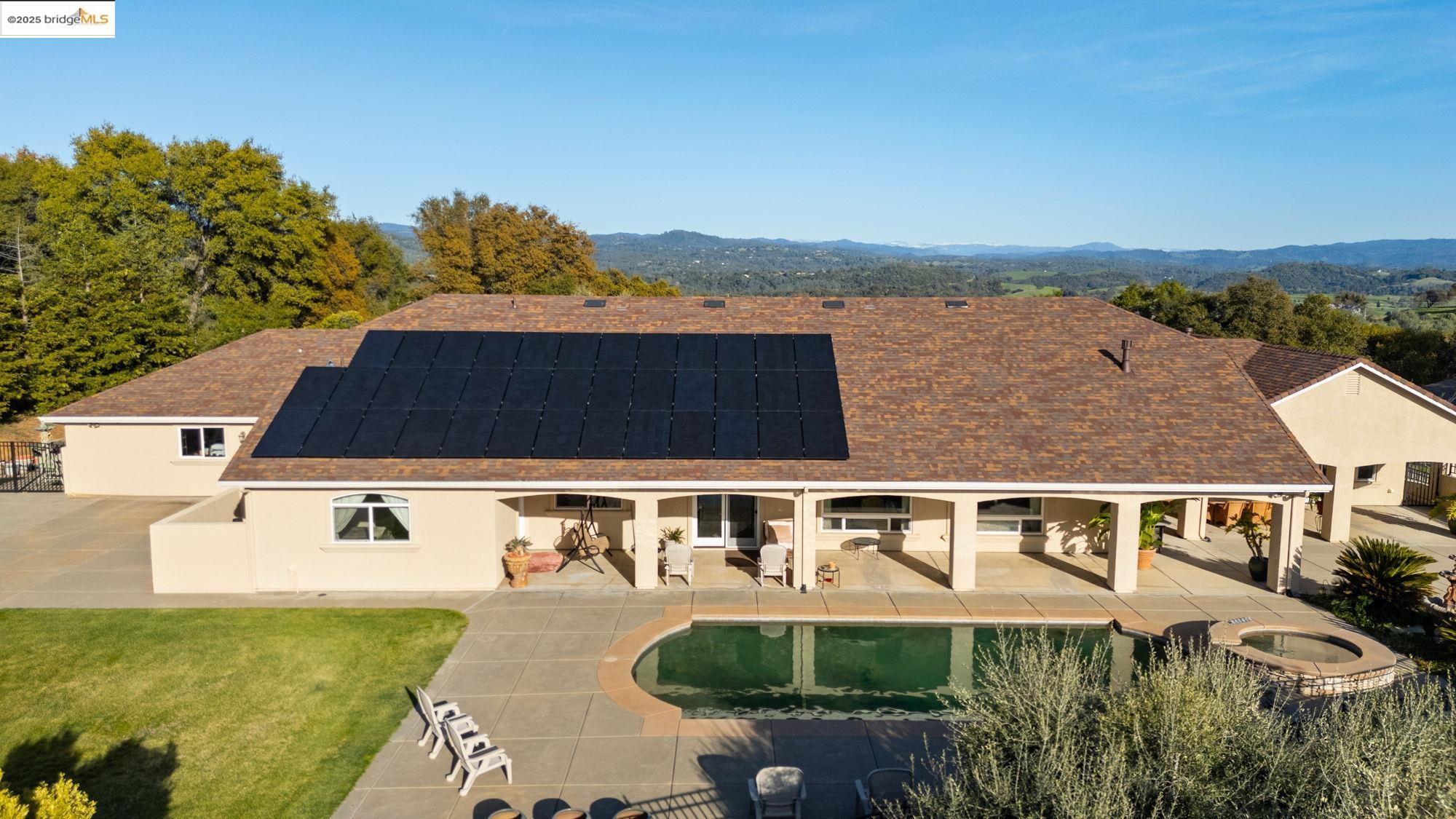 18201 Golden Oaks Dr