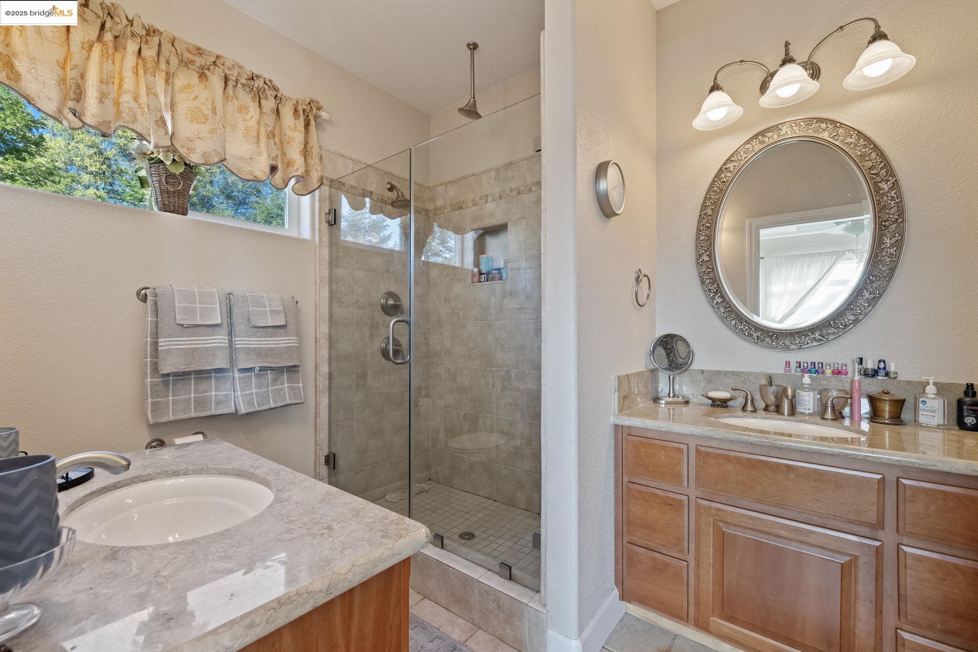 18201 Golden Oaks Dr