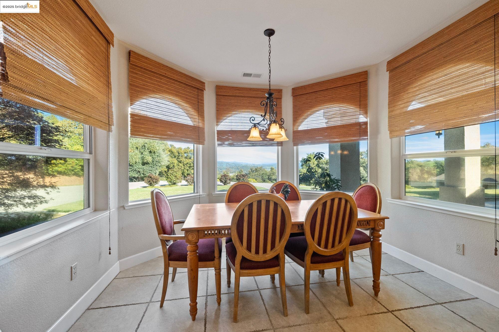 18201 Golden Oaks Dr