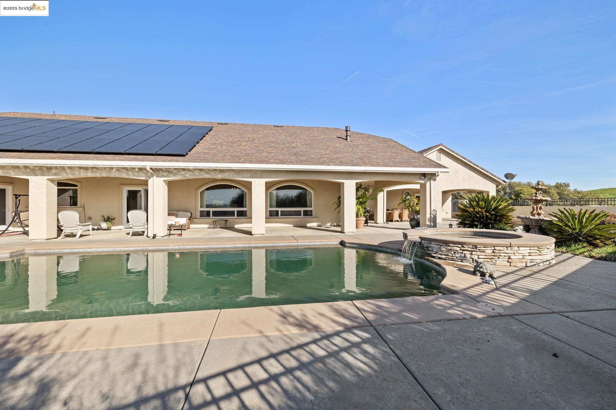 18201 Golden Oaks Dr