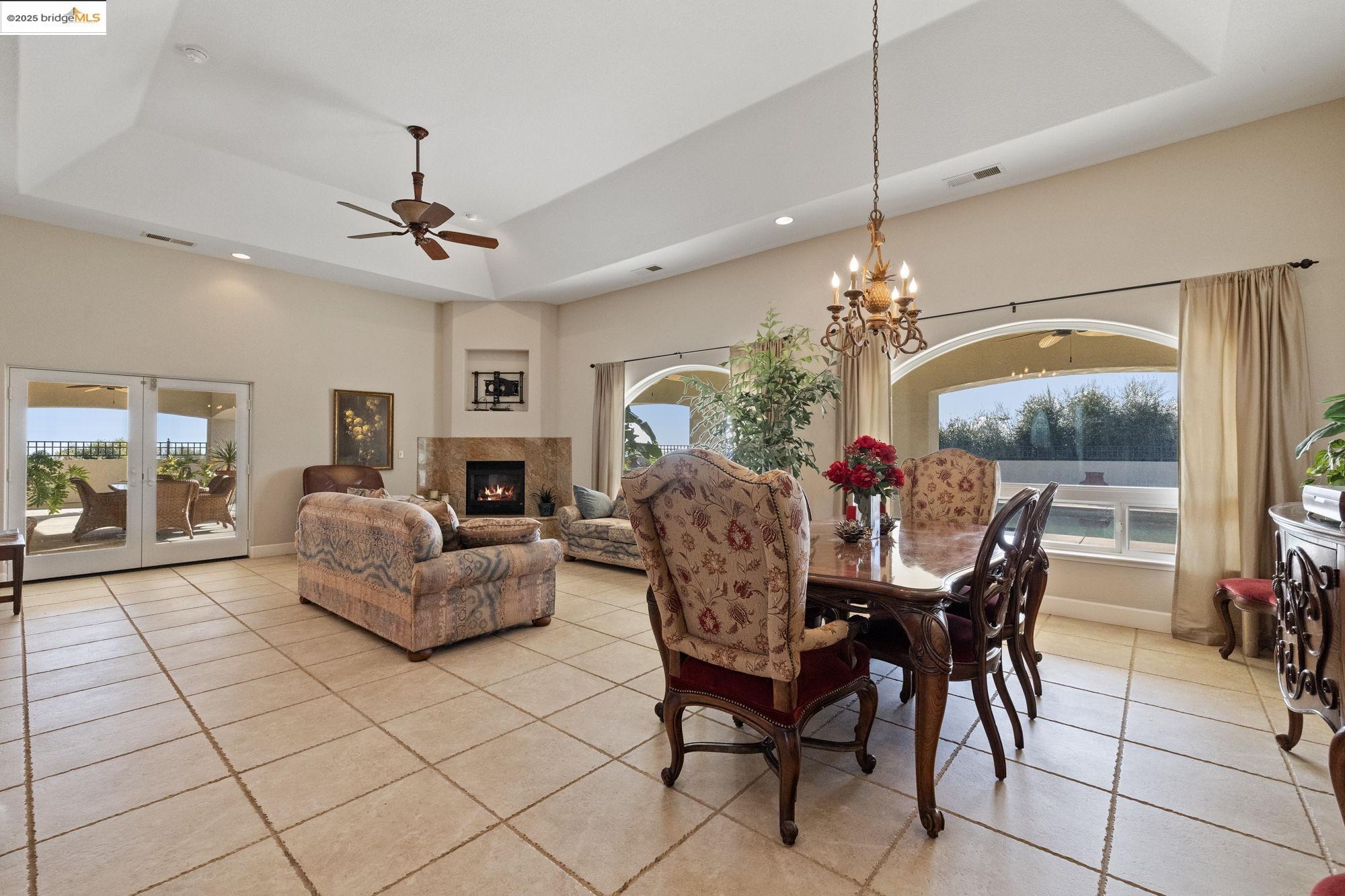 18201 Golden Oaks Dr