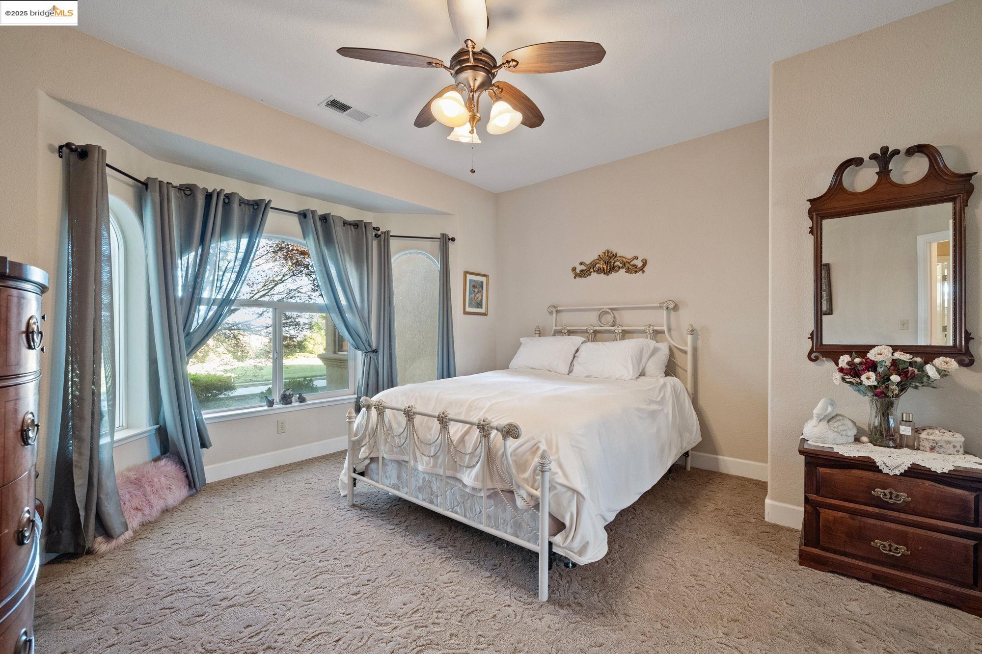 18201 Golden Oaks Dr