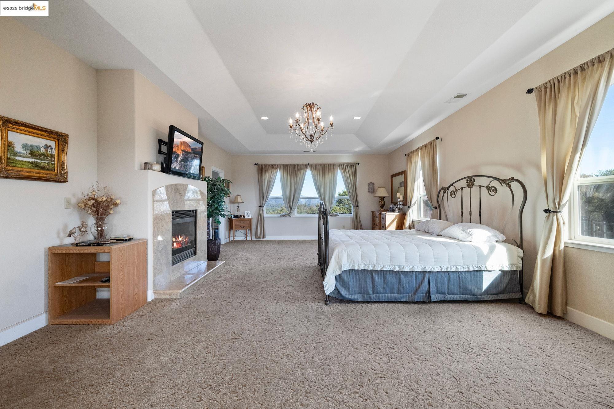 18201 Golden Oaks Dr