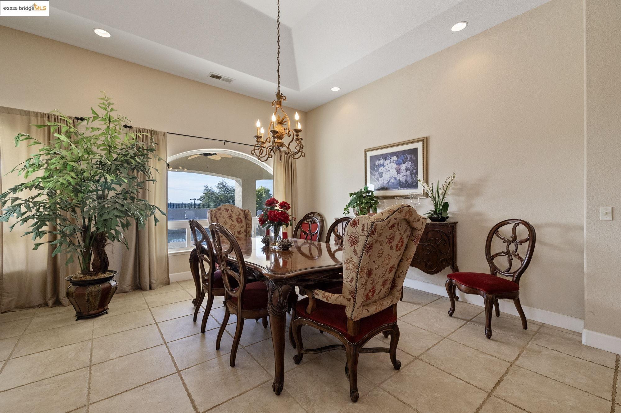 18201 Golden Oaks Dr