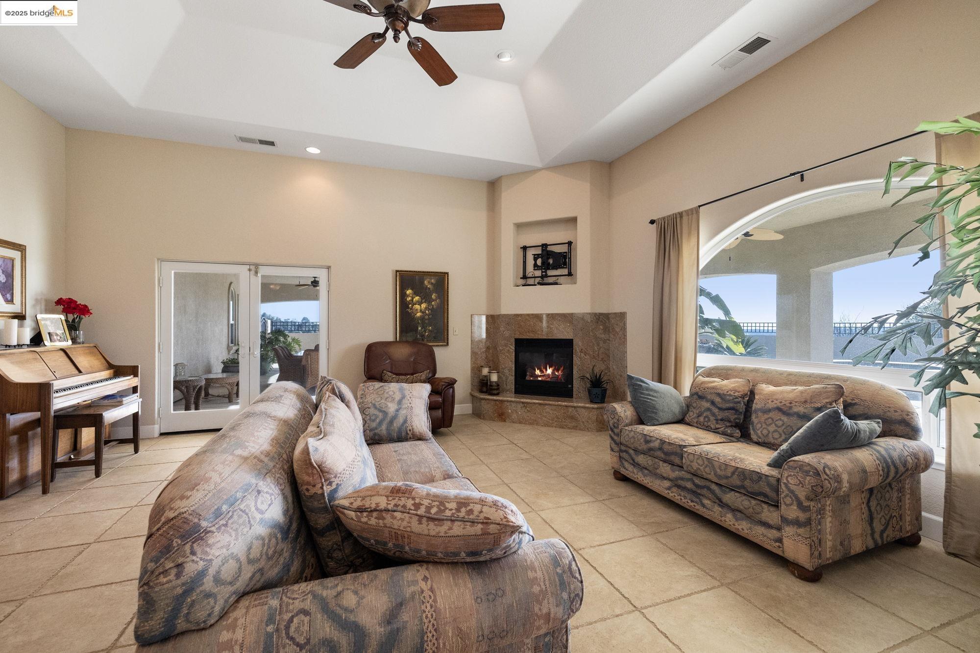 18201 Golden Oaks Dr