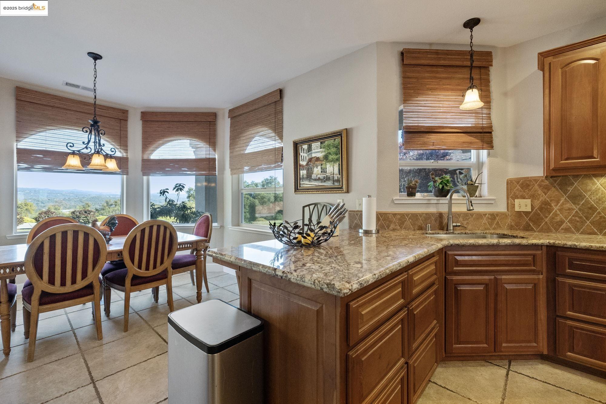 18201 Golden Oaks Dr