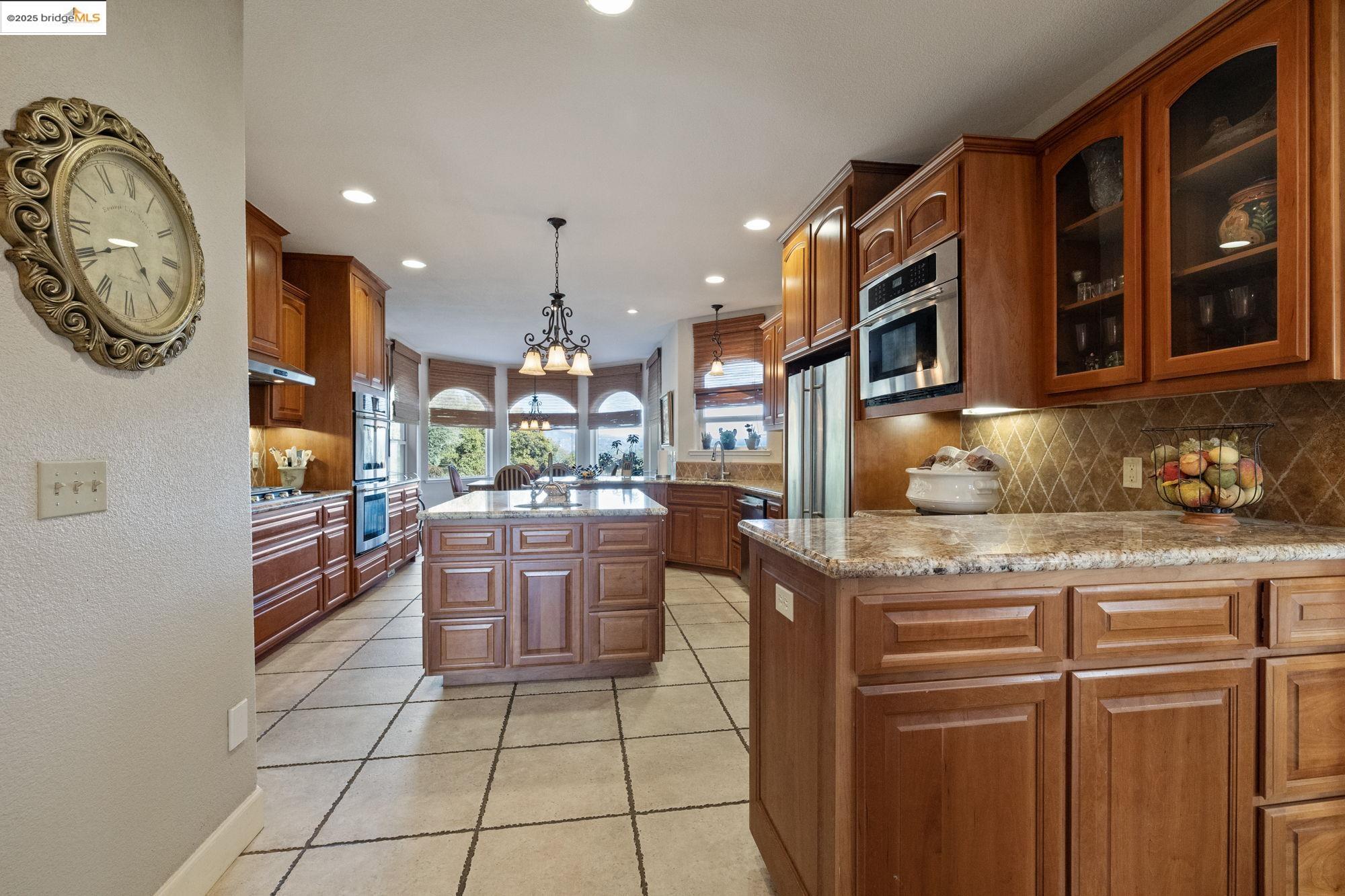 18201 Golden Oaks Dr