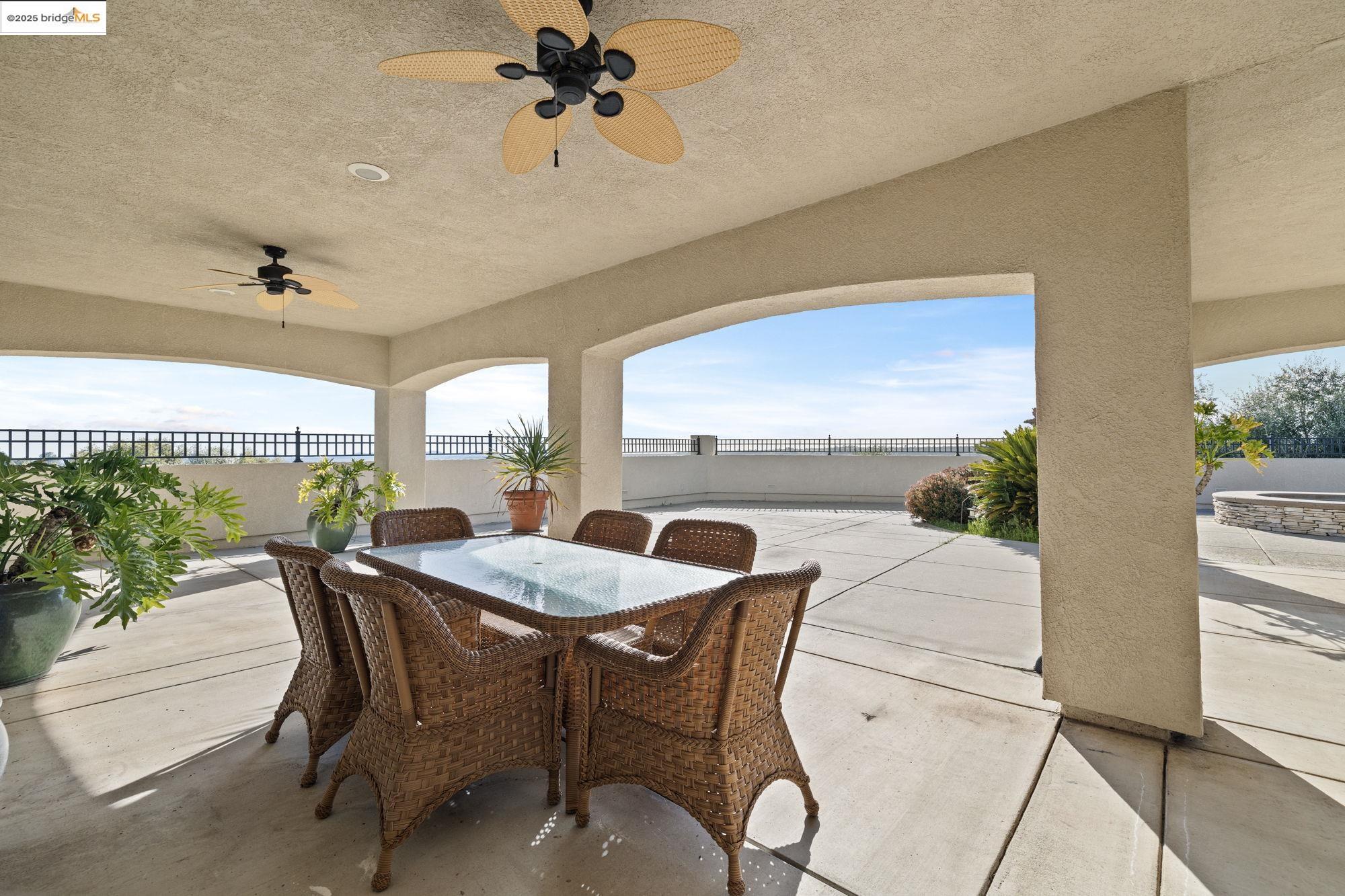 18201 Golden Oaks Dr