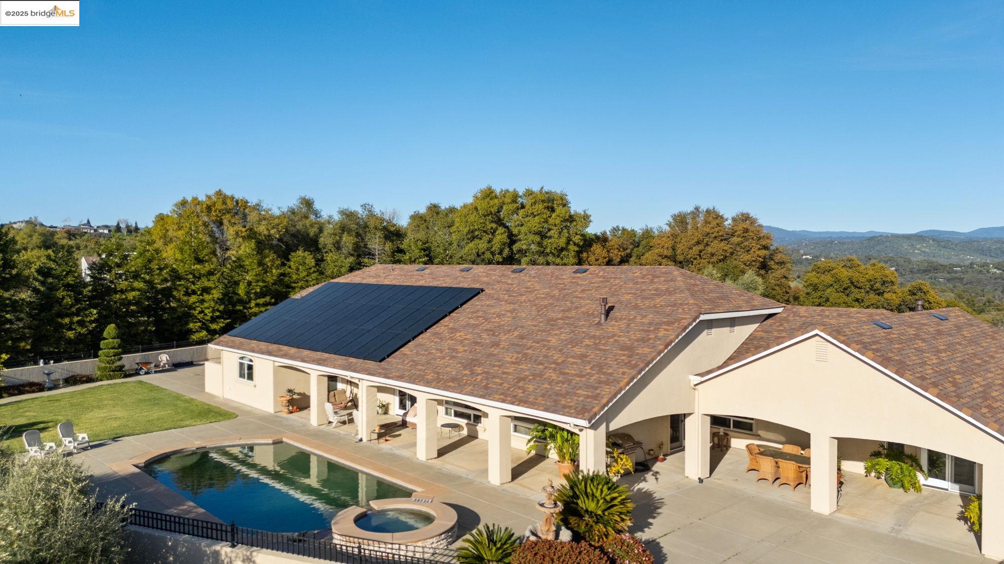 18201 Golden Oaks Dr