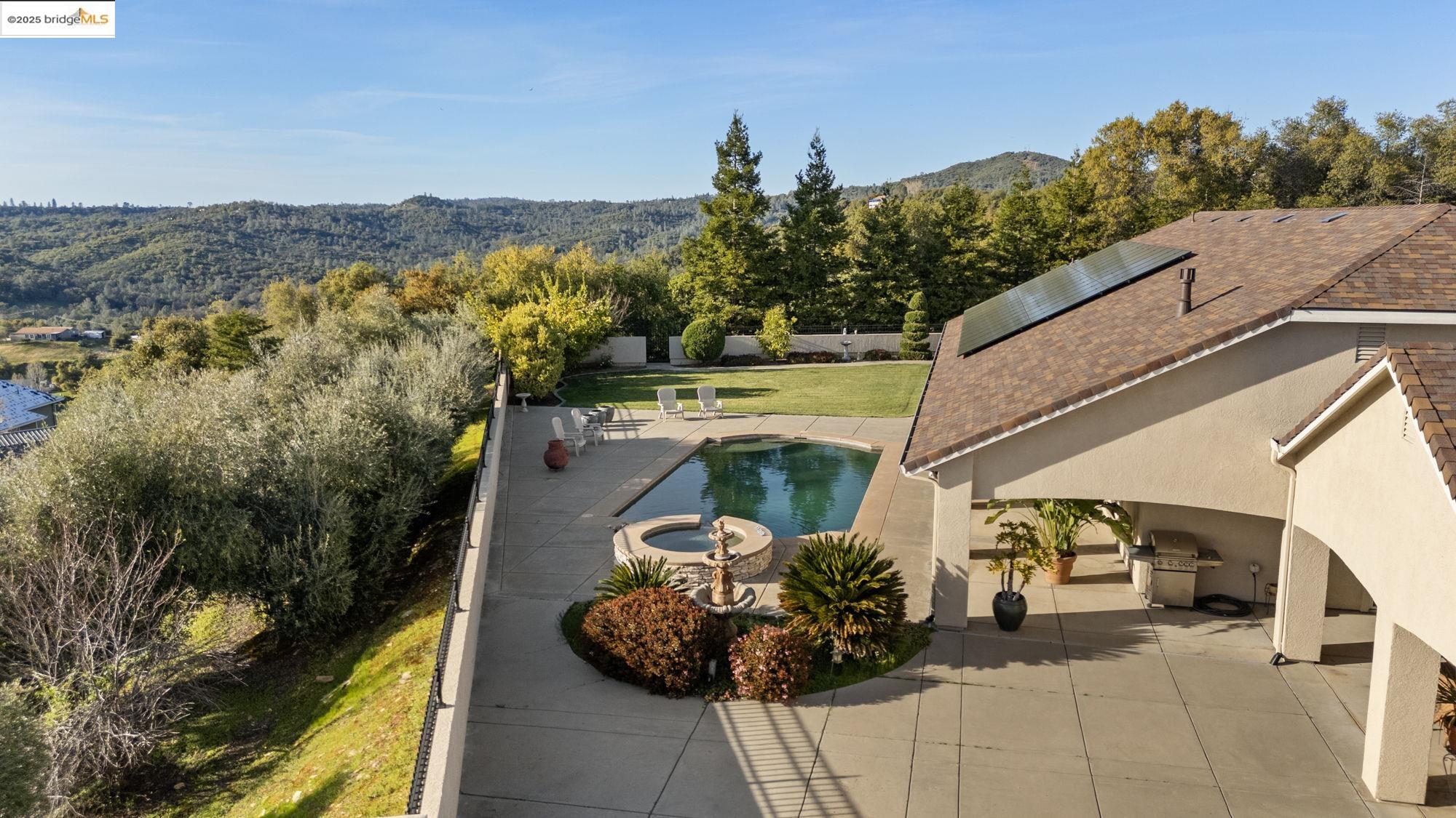 18201 Golden Oaks Dr