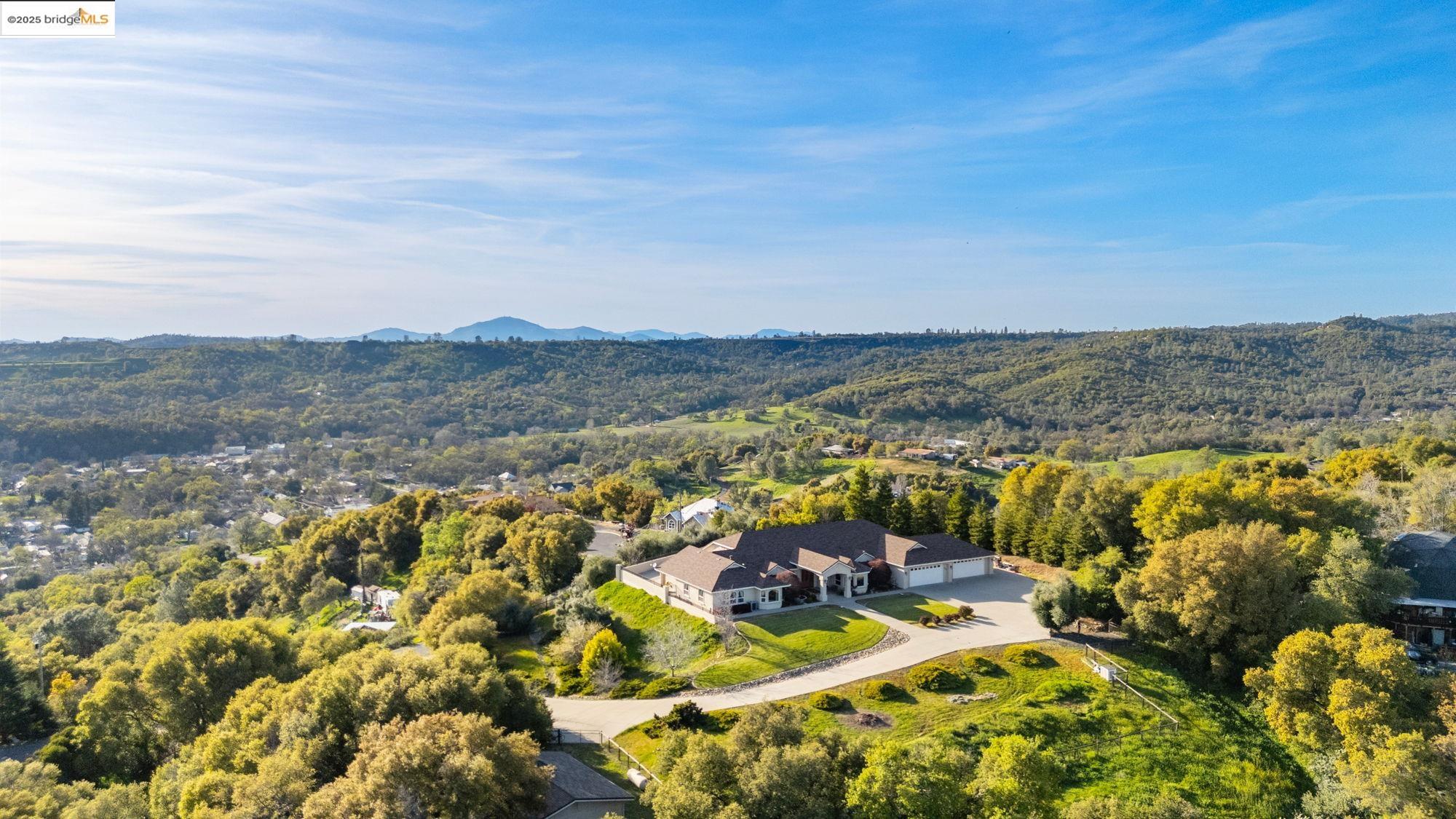 18201 Golden Oaks Dr