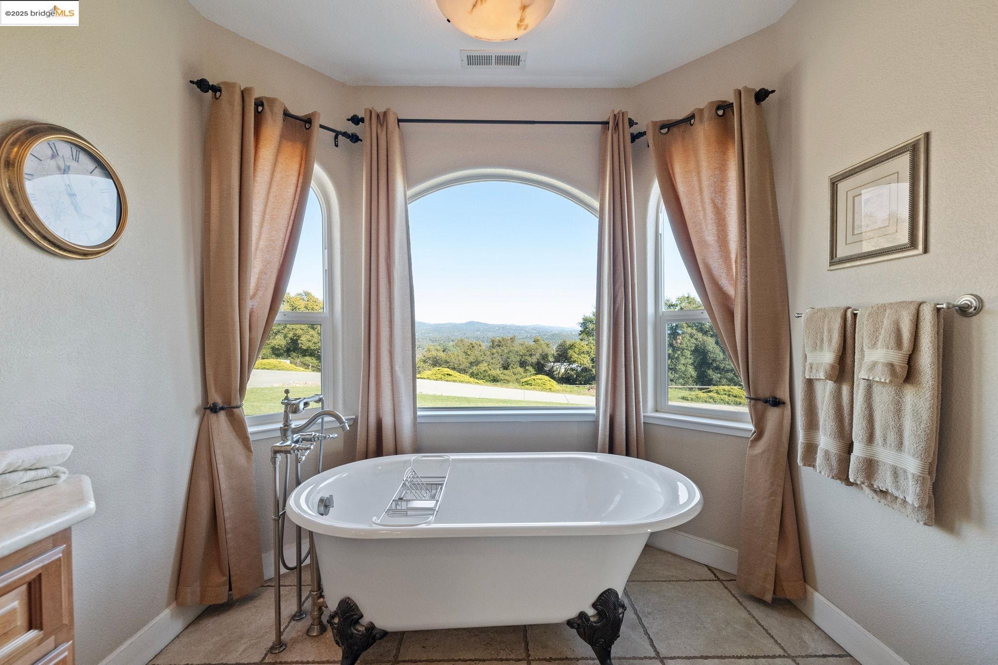 18201 Golden Oaks Dr