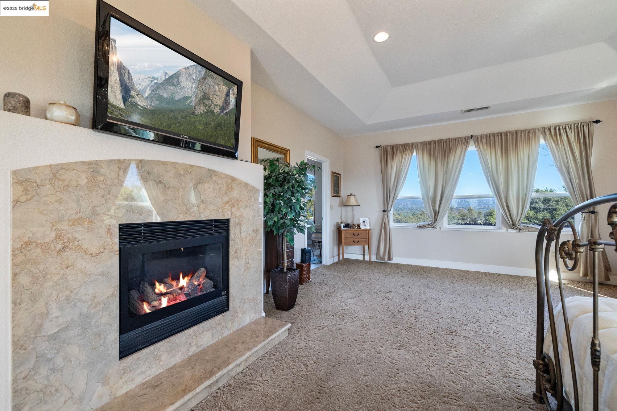 18201 Golden Oaks Dr