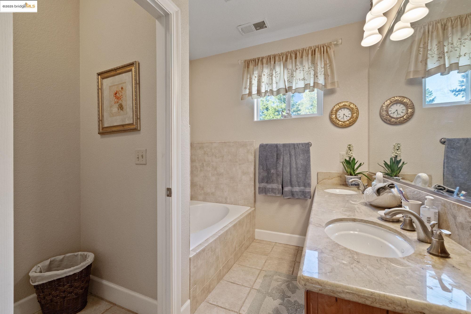 18201 Golden Oaks Dr