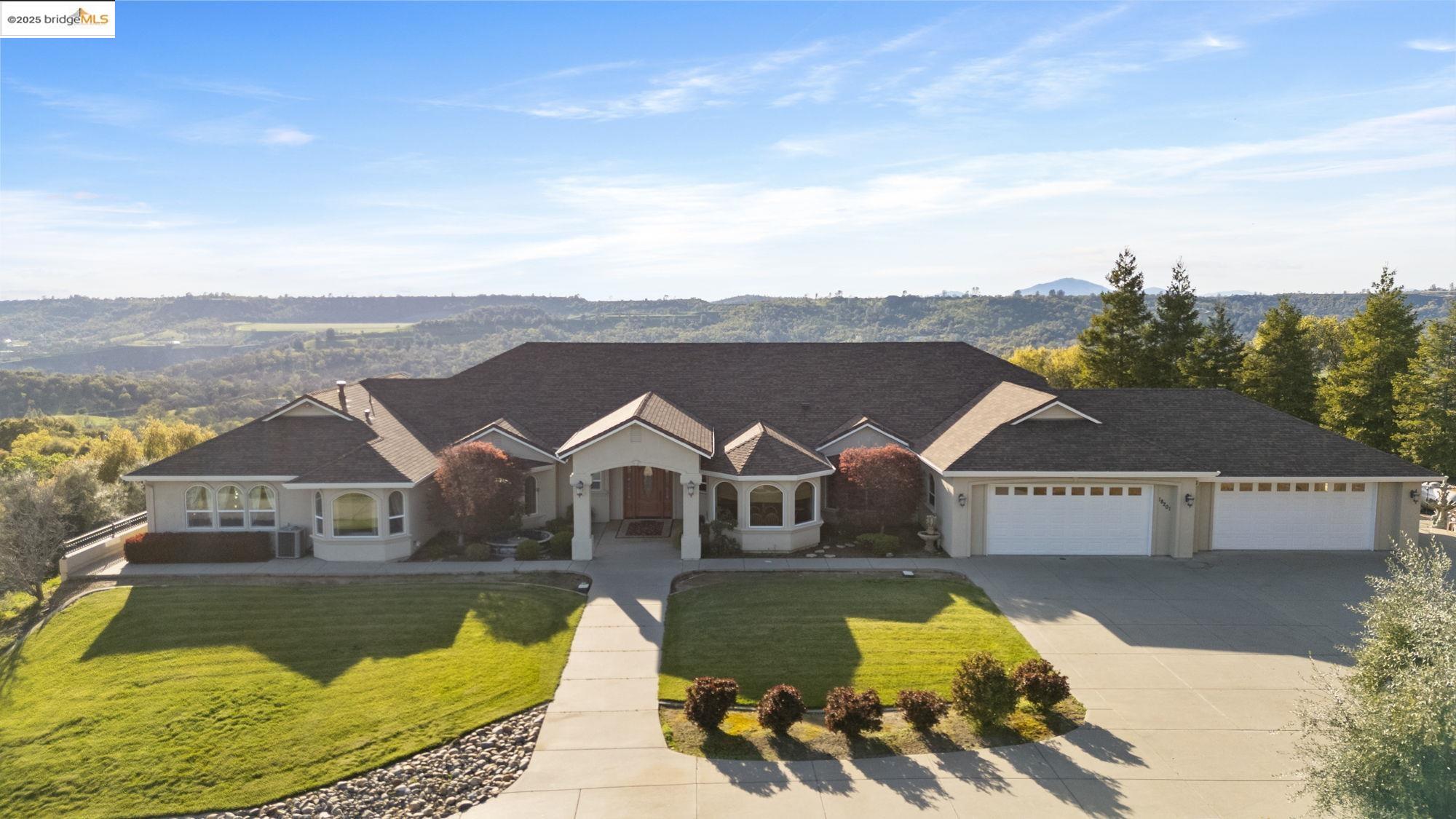 18201 Golden Oaks Dr