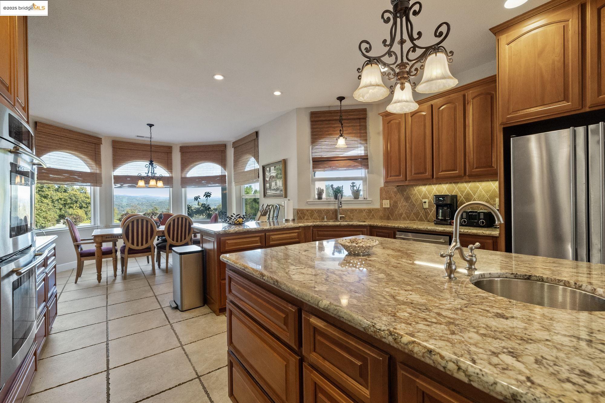 18201 Golden Oaks Dr