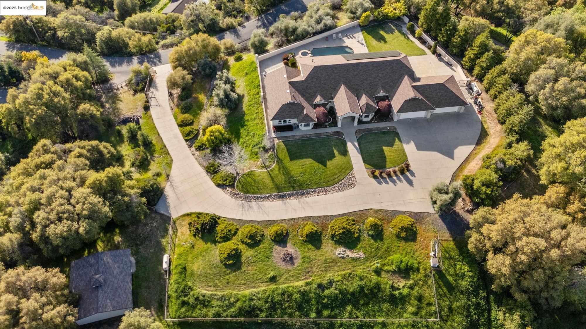 18201 Golden Oaks Dr