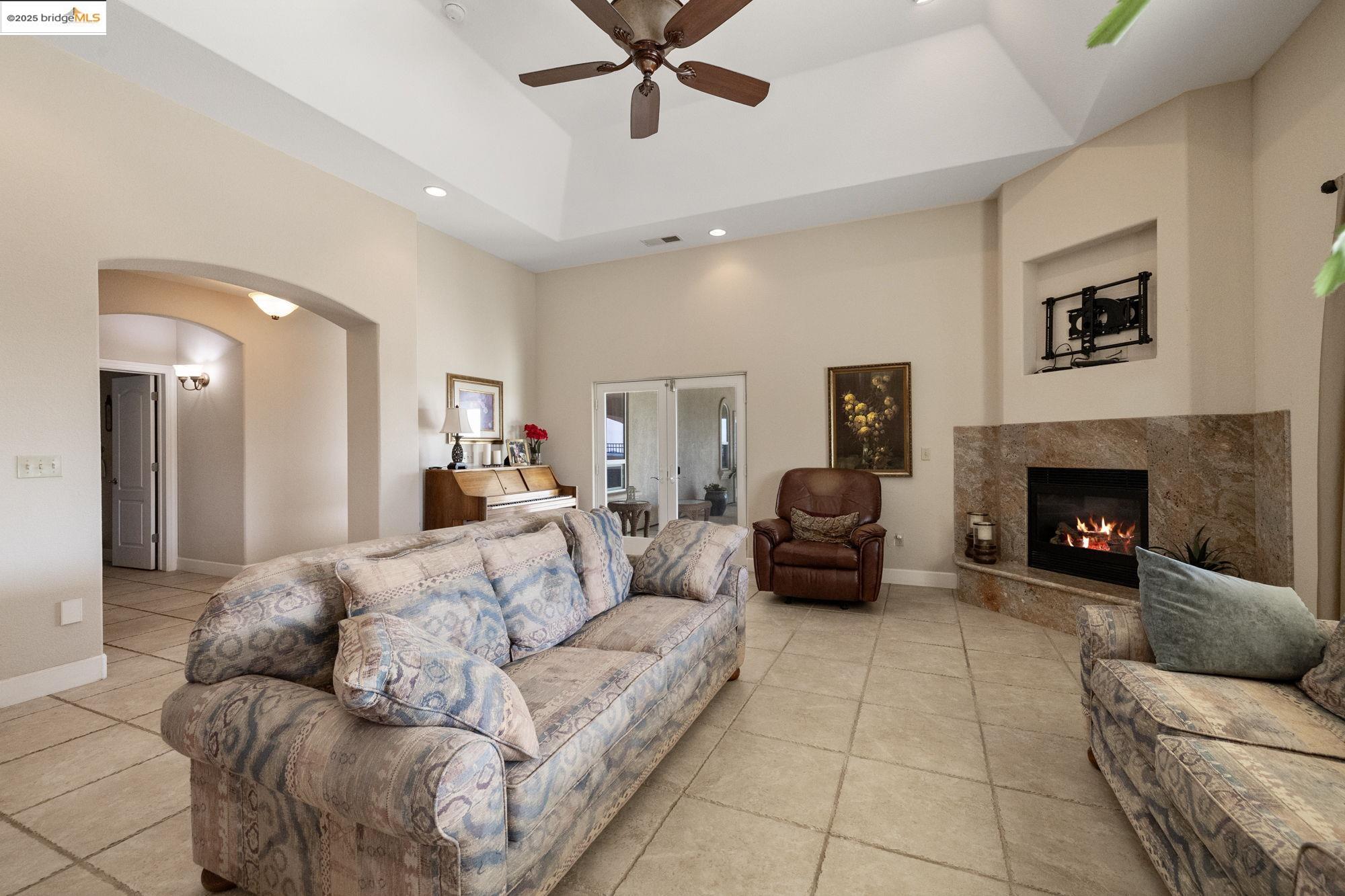 18201 Golden Oaks Dr