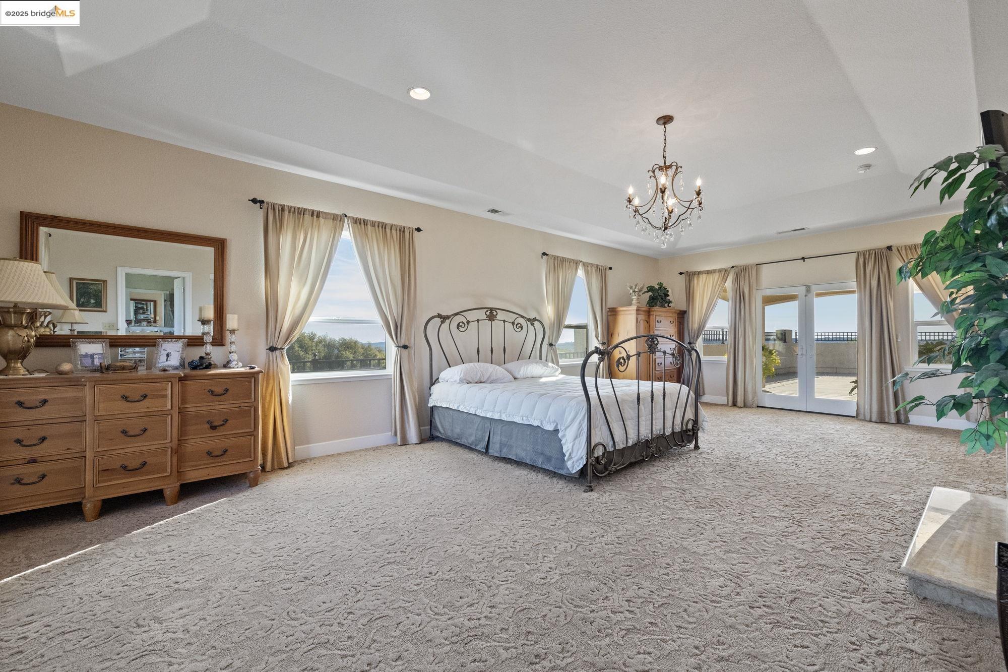 18201 Golden Oaks Dr