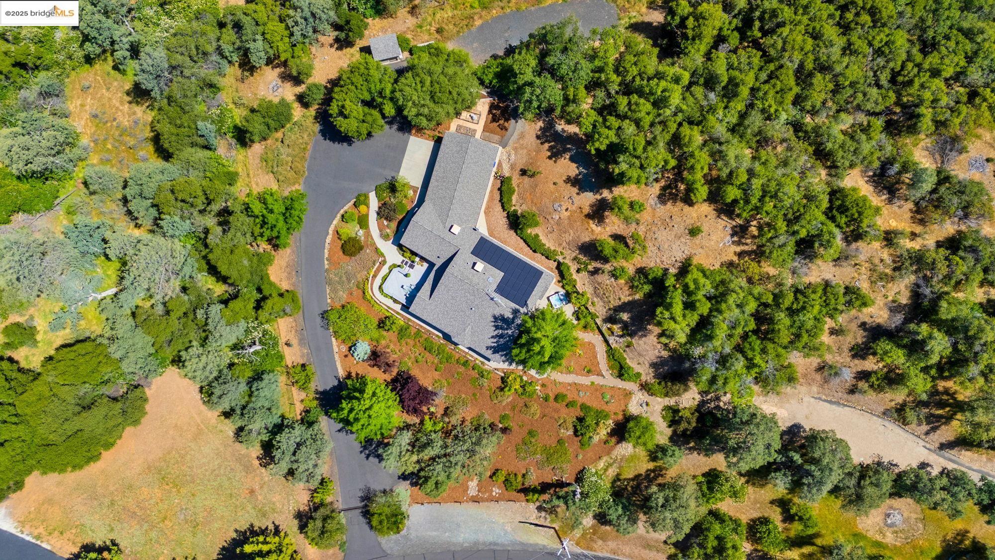 16399 Crestridge Ave