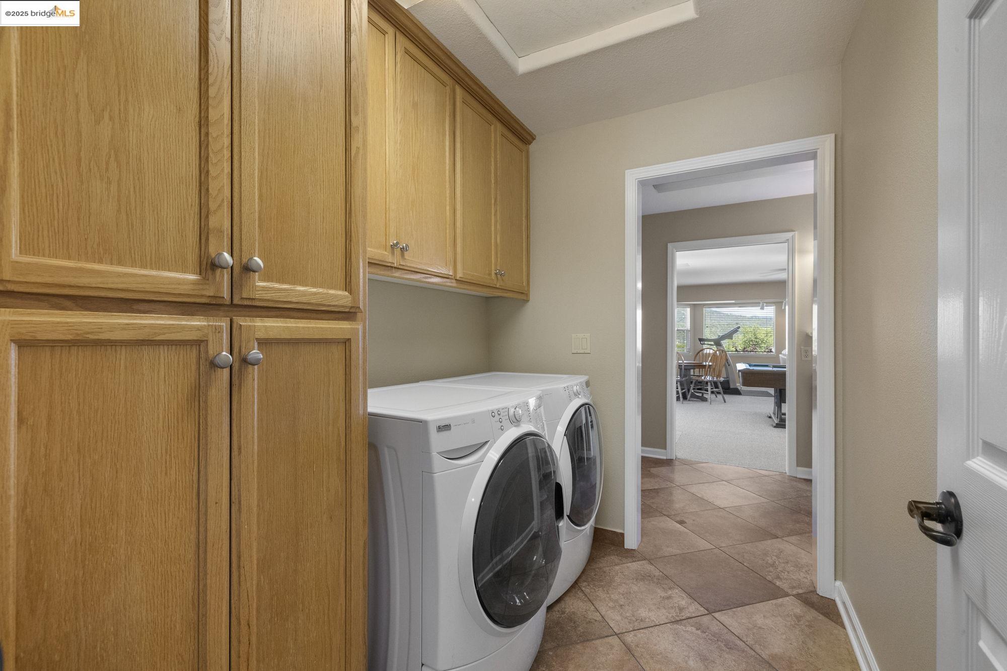 16399 Crestridge Ave