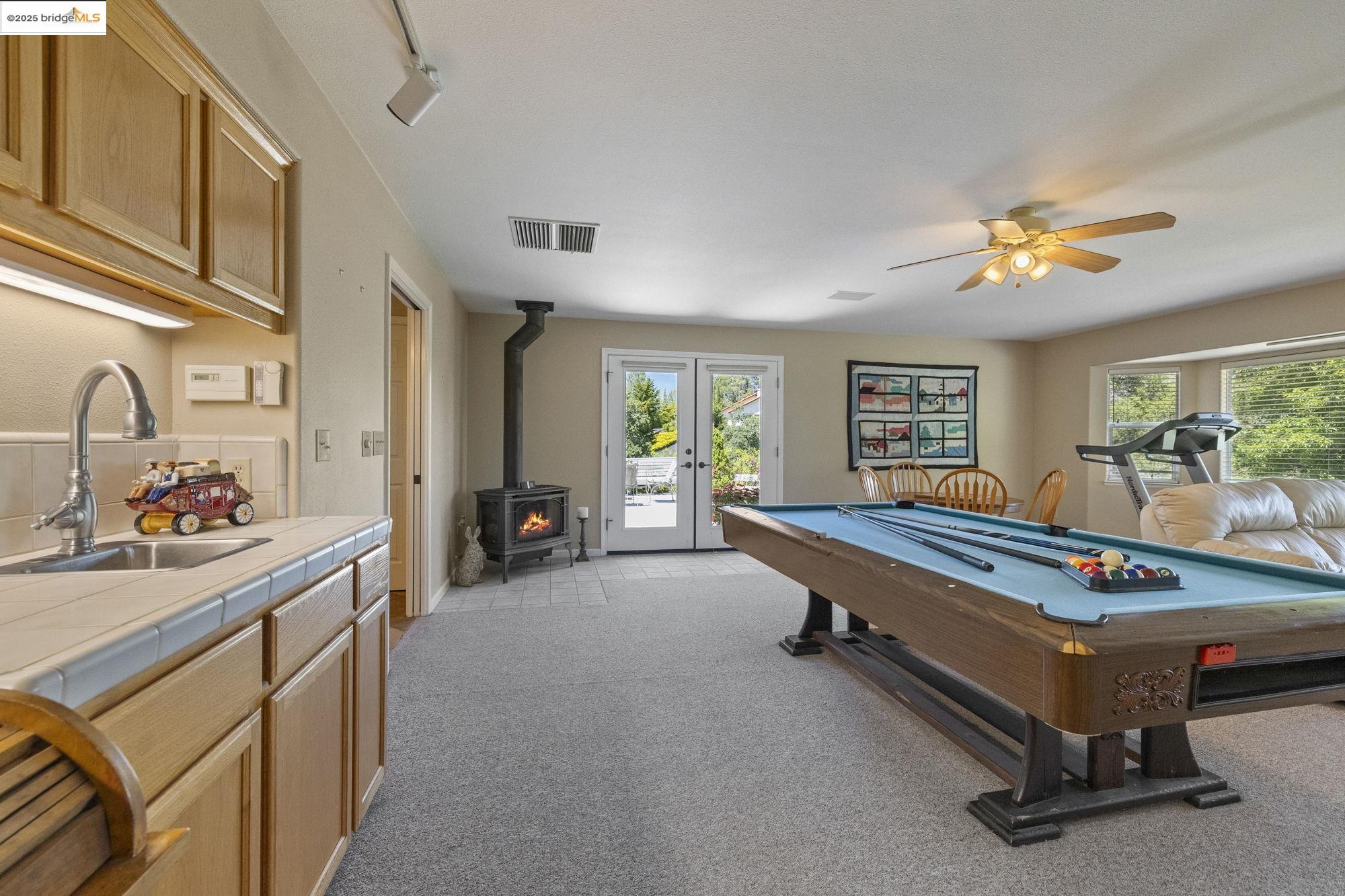 16399 Crestridge Ave