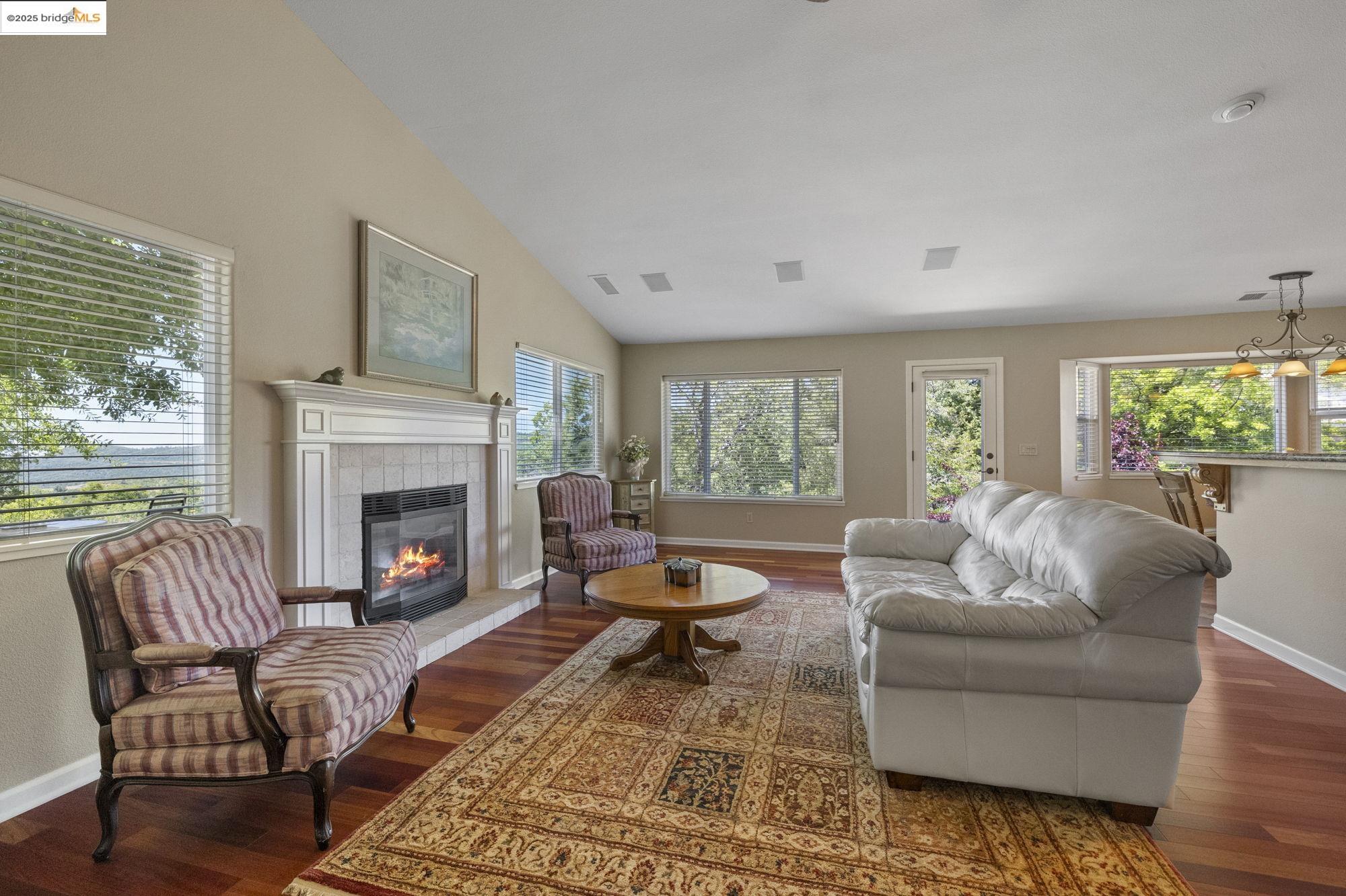 16399 Crestridge Ave