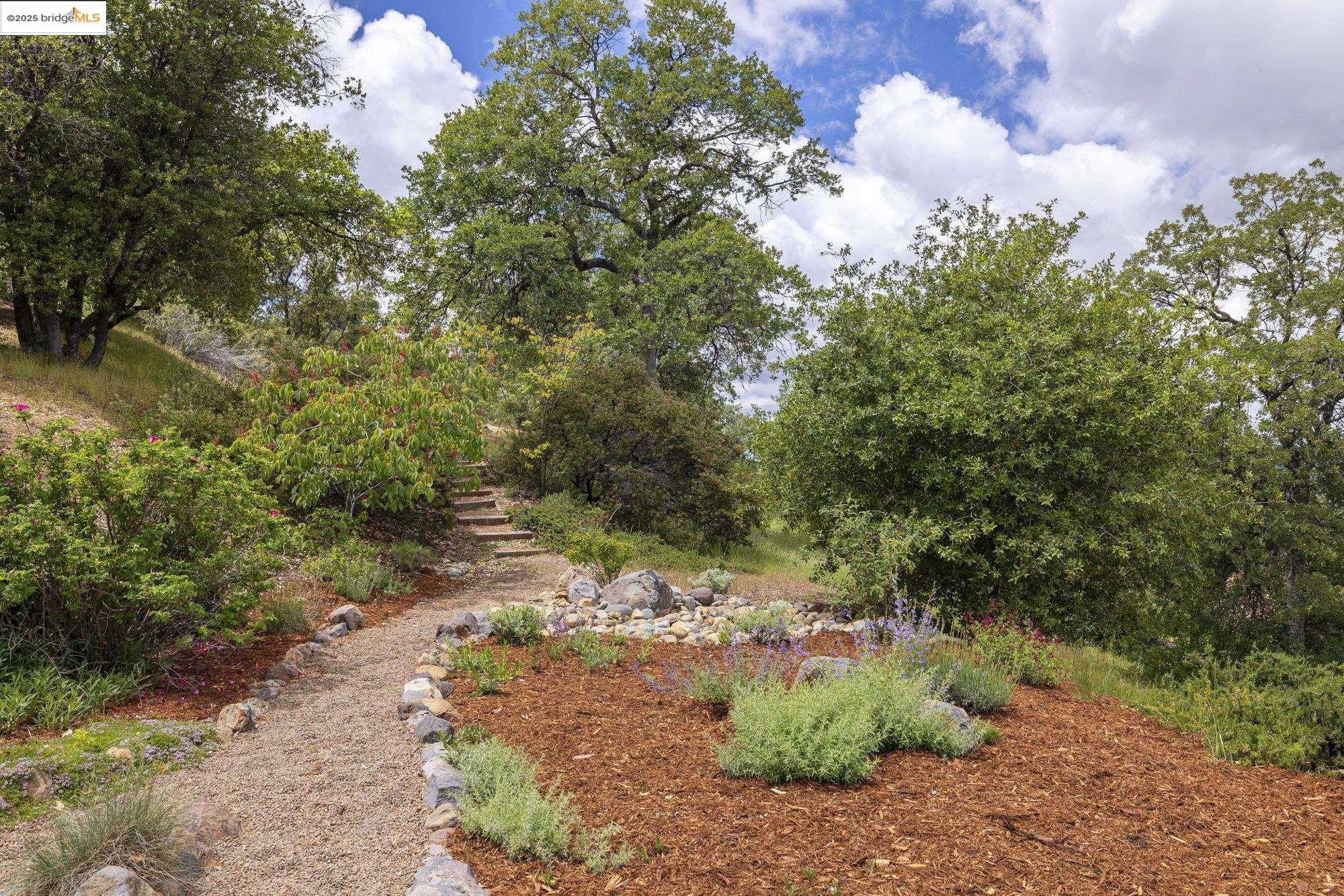 16399 Crestridge Ave