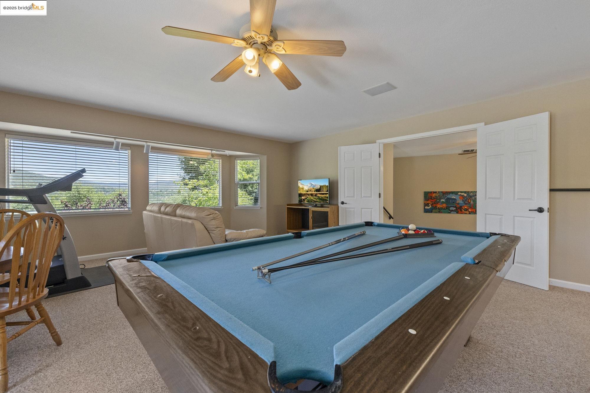 16399 Crestridge Ave