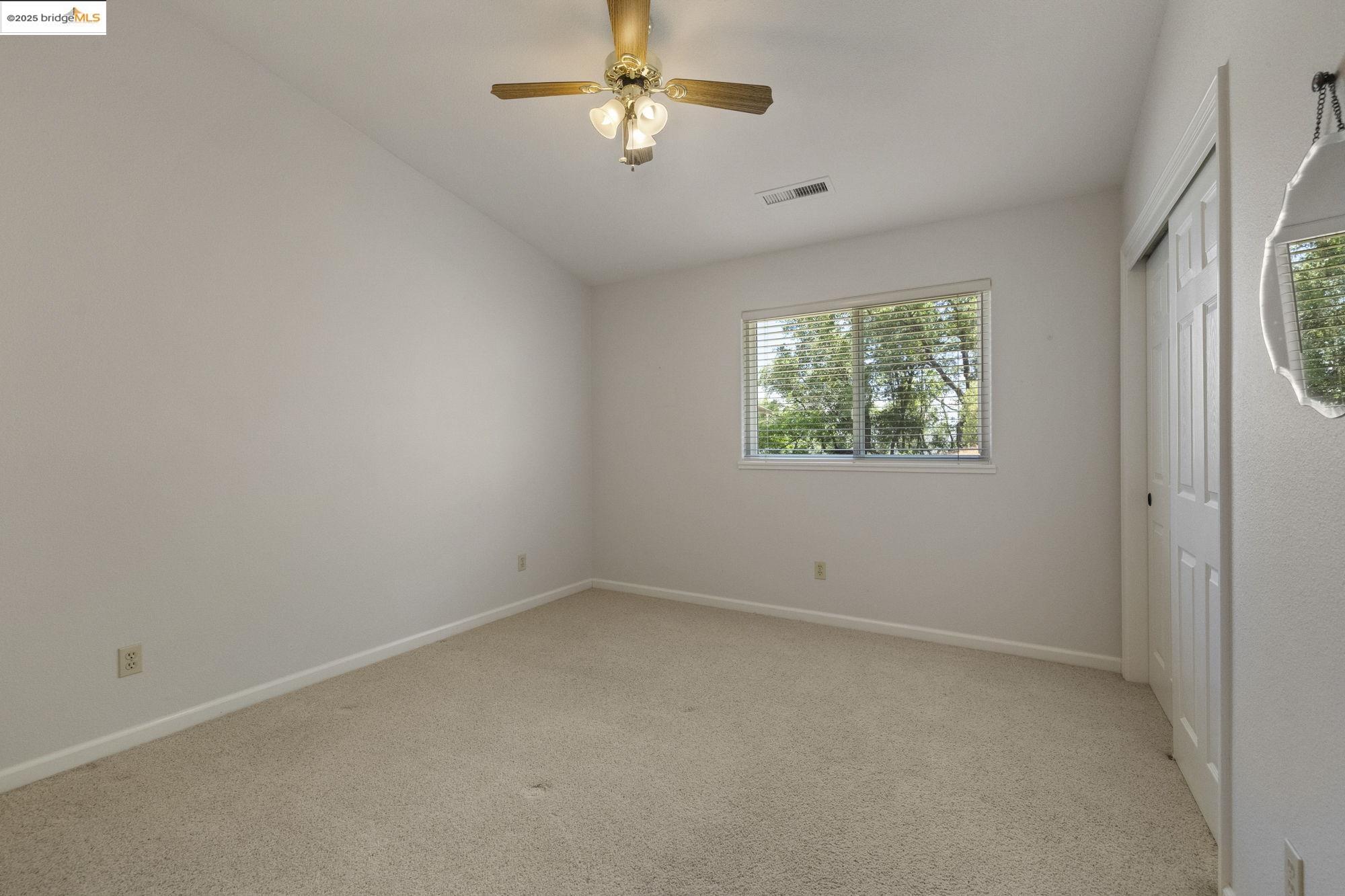 16399 Crestridge Ave