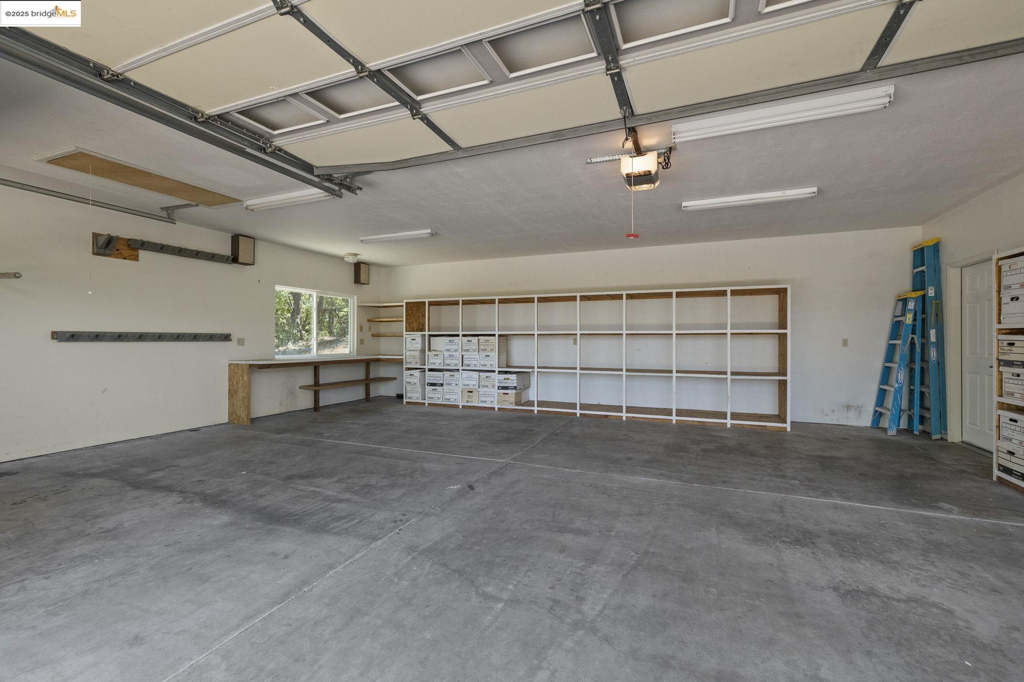 16399 Crestridge Ave