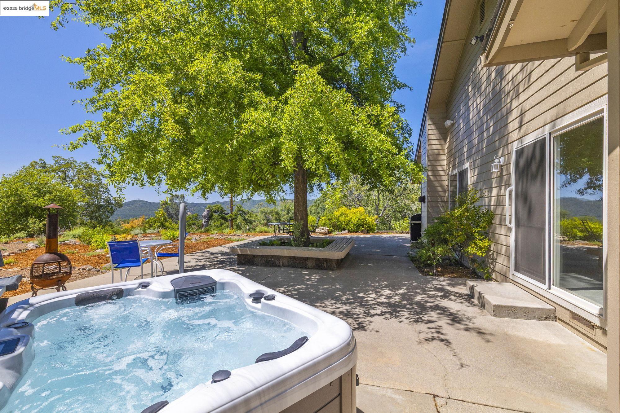 16399 Crestridge Ave