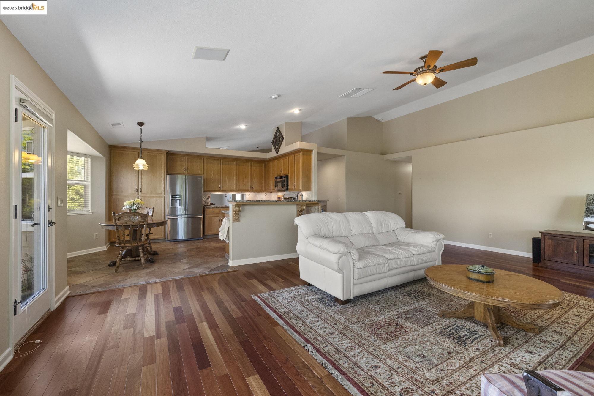 16399 Crestridge Ave