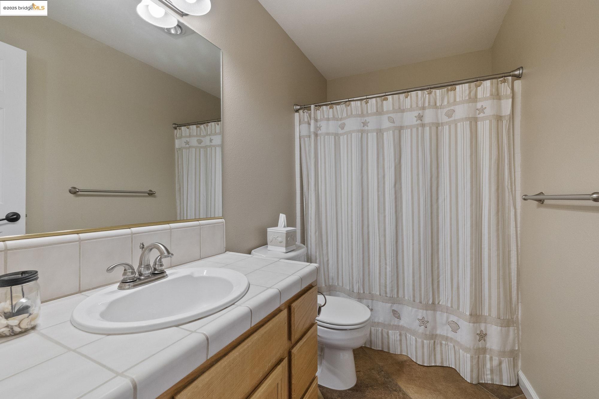 16399 Crestridge Ave