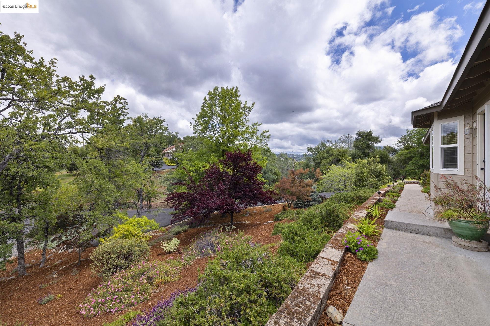 16399 Crestridge Ave