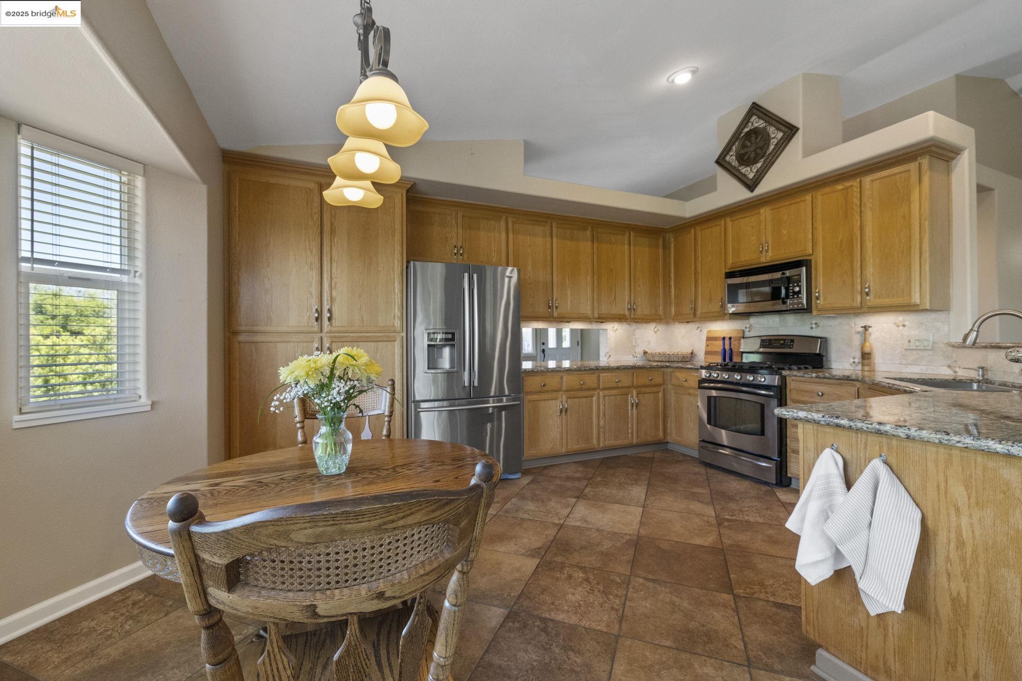 16399 Crestridge Ave