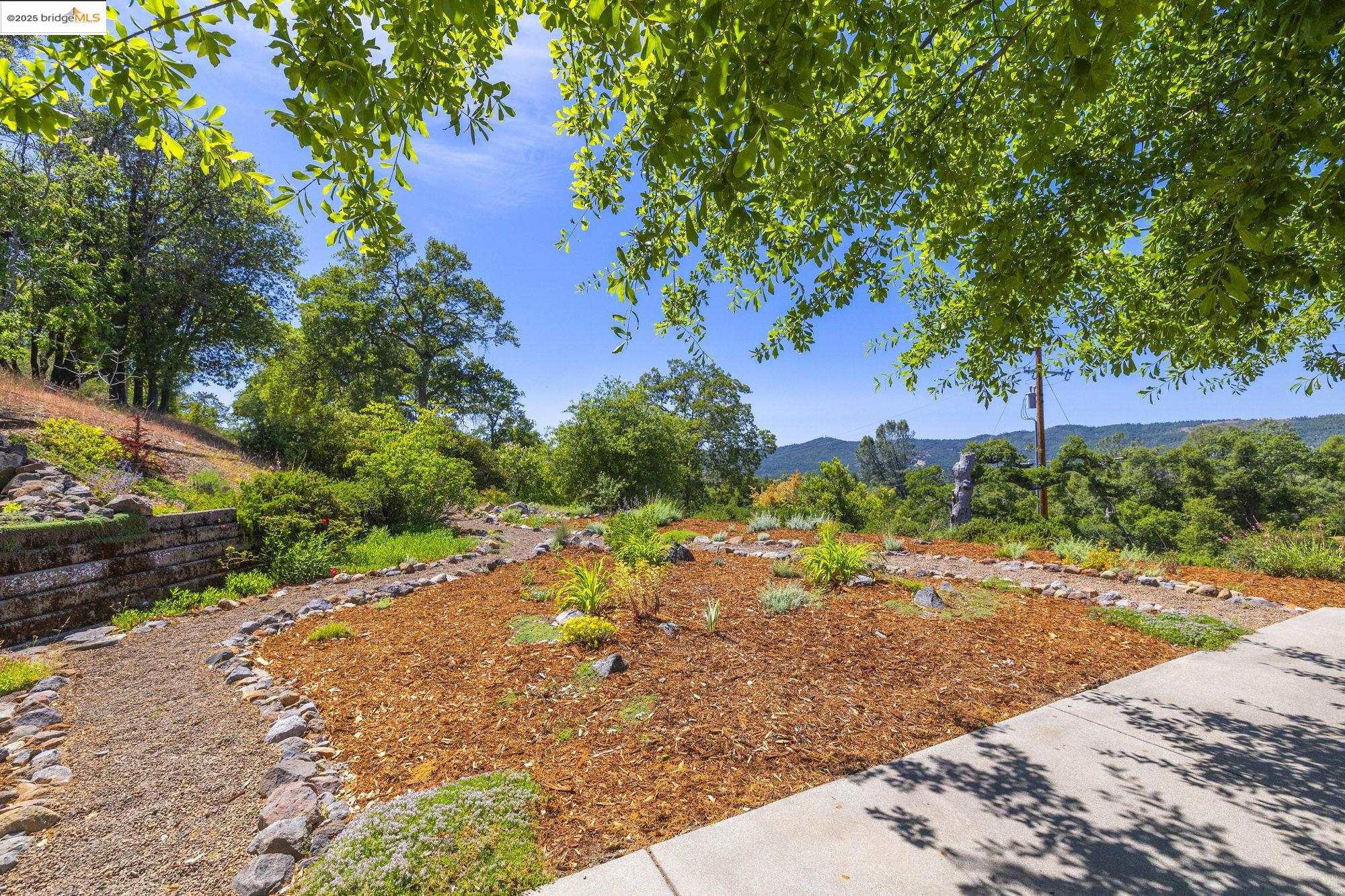 16399 Crestridge Ave