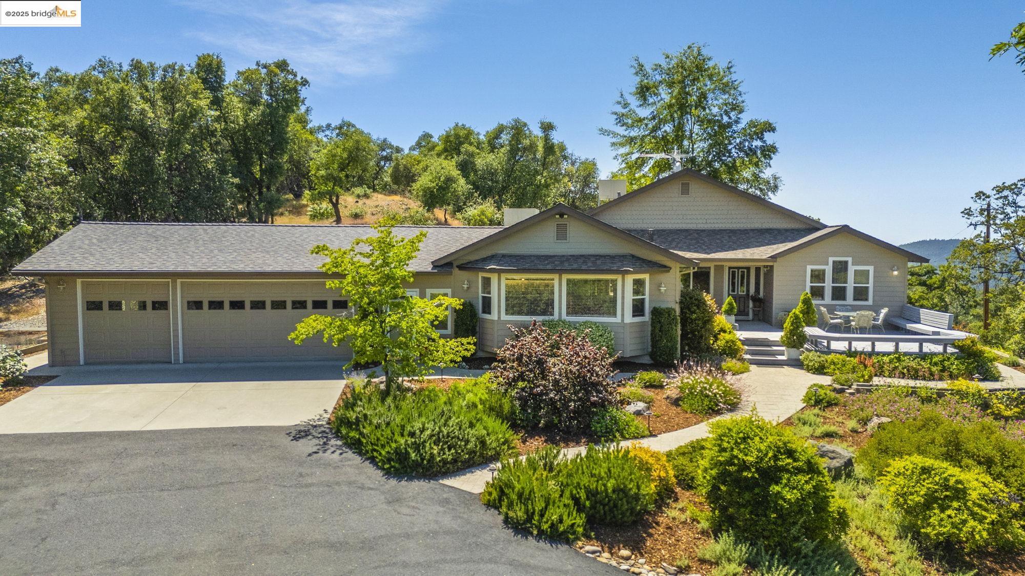 16399 Crestridge Ave