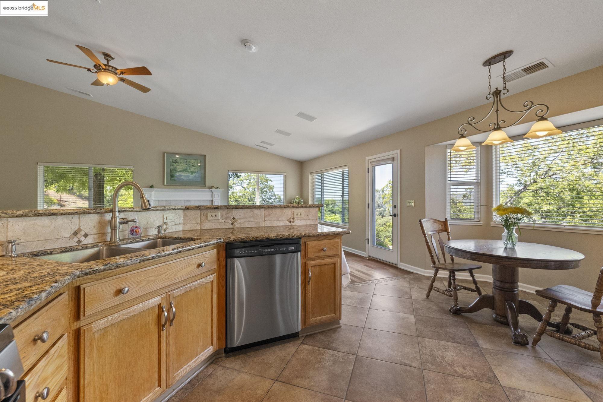 16399 Crestridge Ave