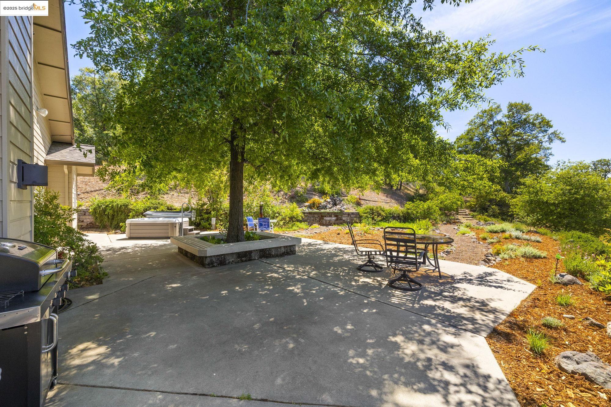 16399 Crestridge Ave