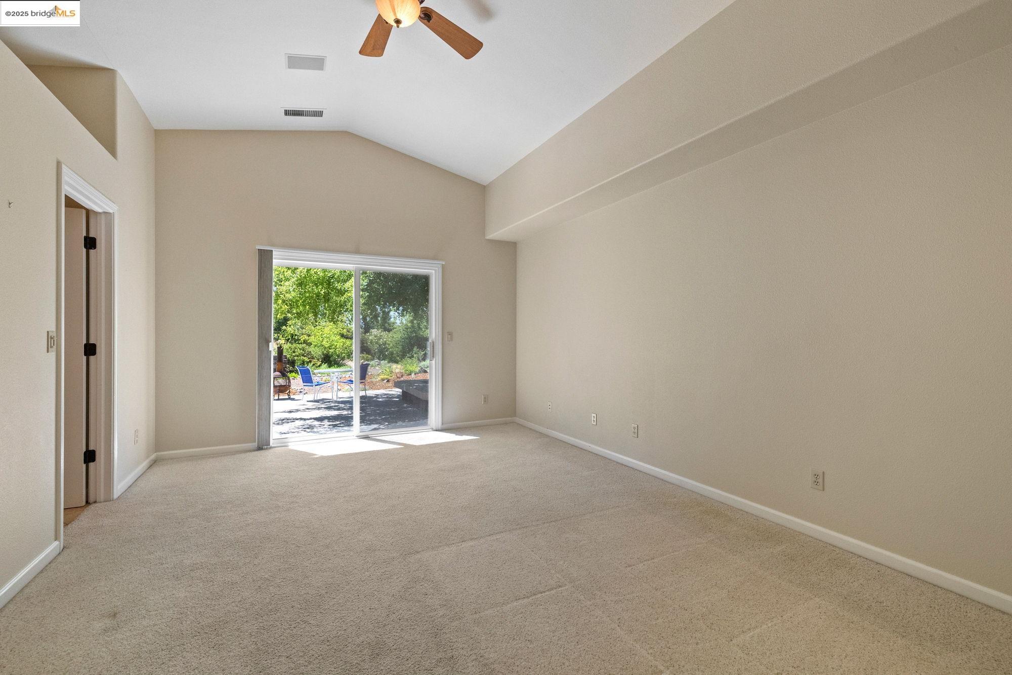 16399 Crestridge Ave