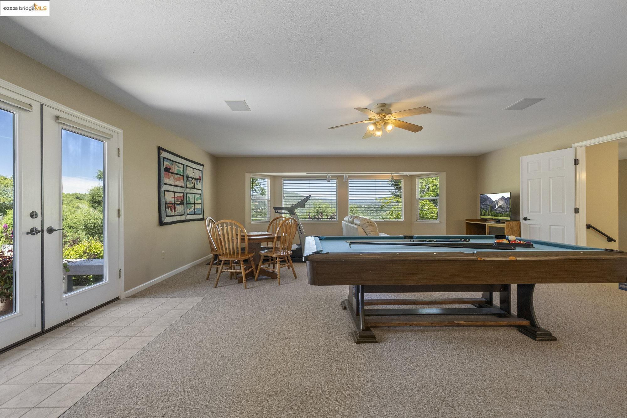 16399 Crestridge Ave