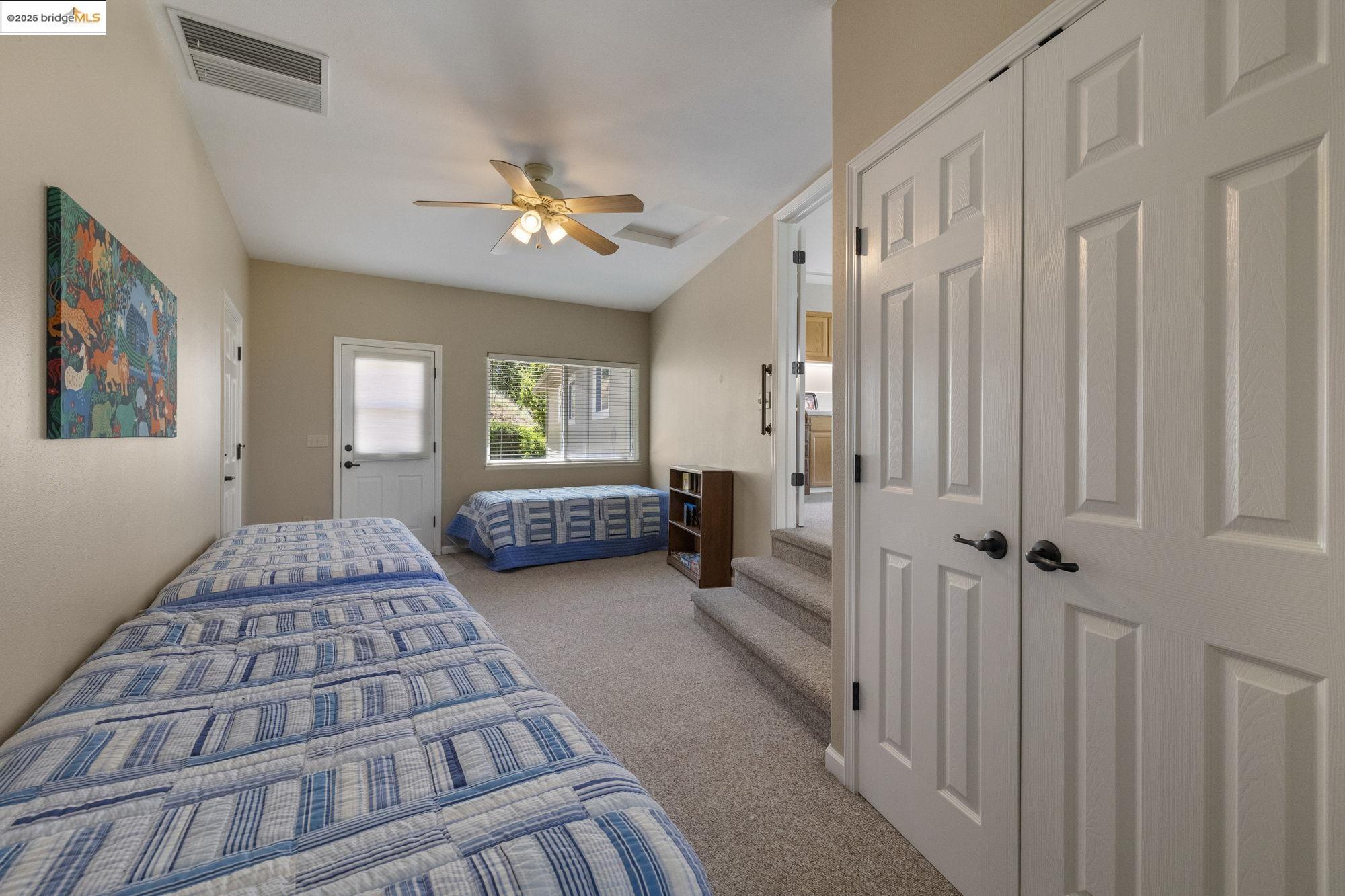 16399 Crestridge Ave