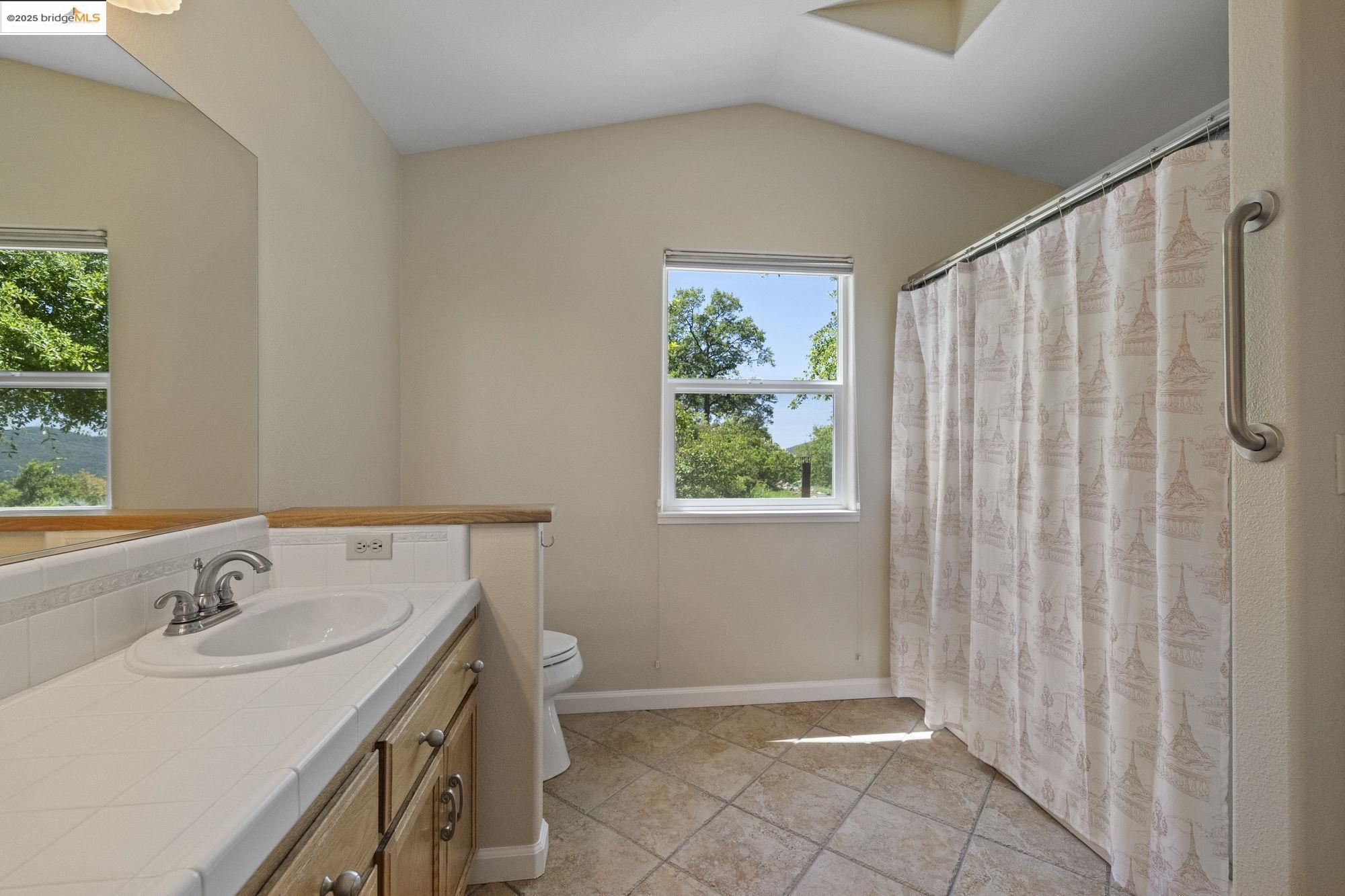 16399 Crestridge Ave