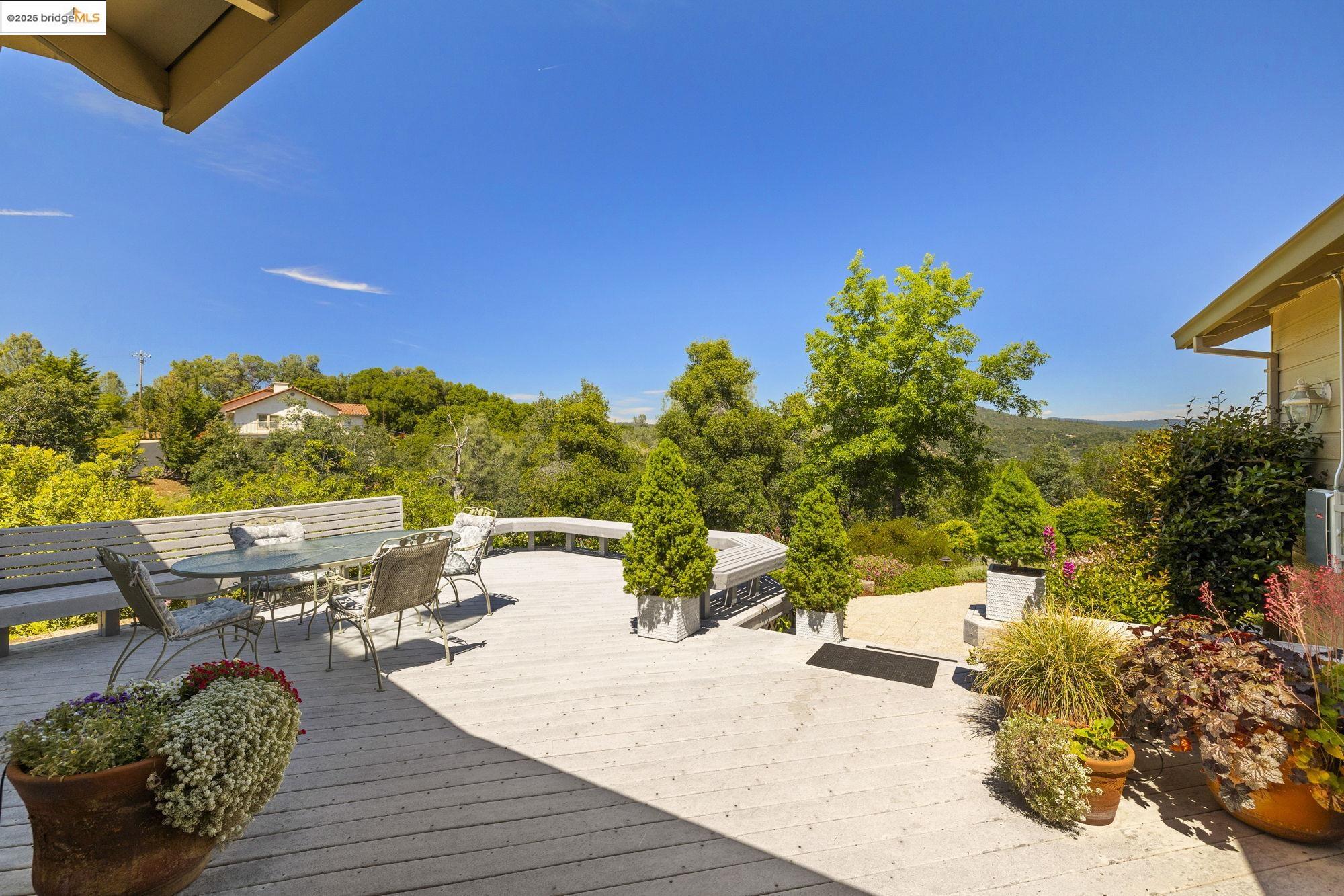 16399 Crestridge Ave