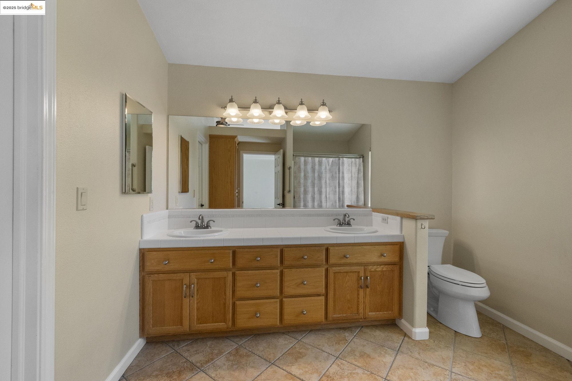 16399 Crestridge Ave