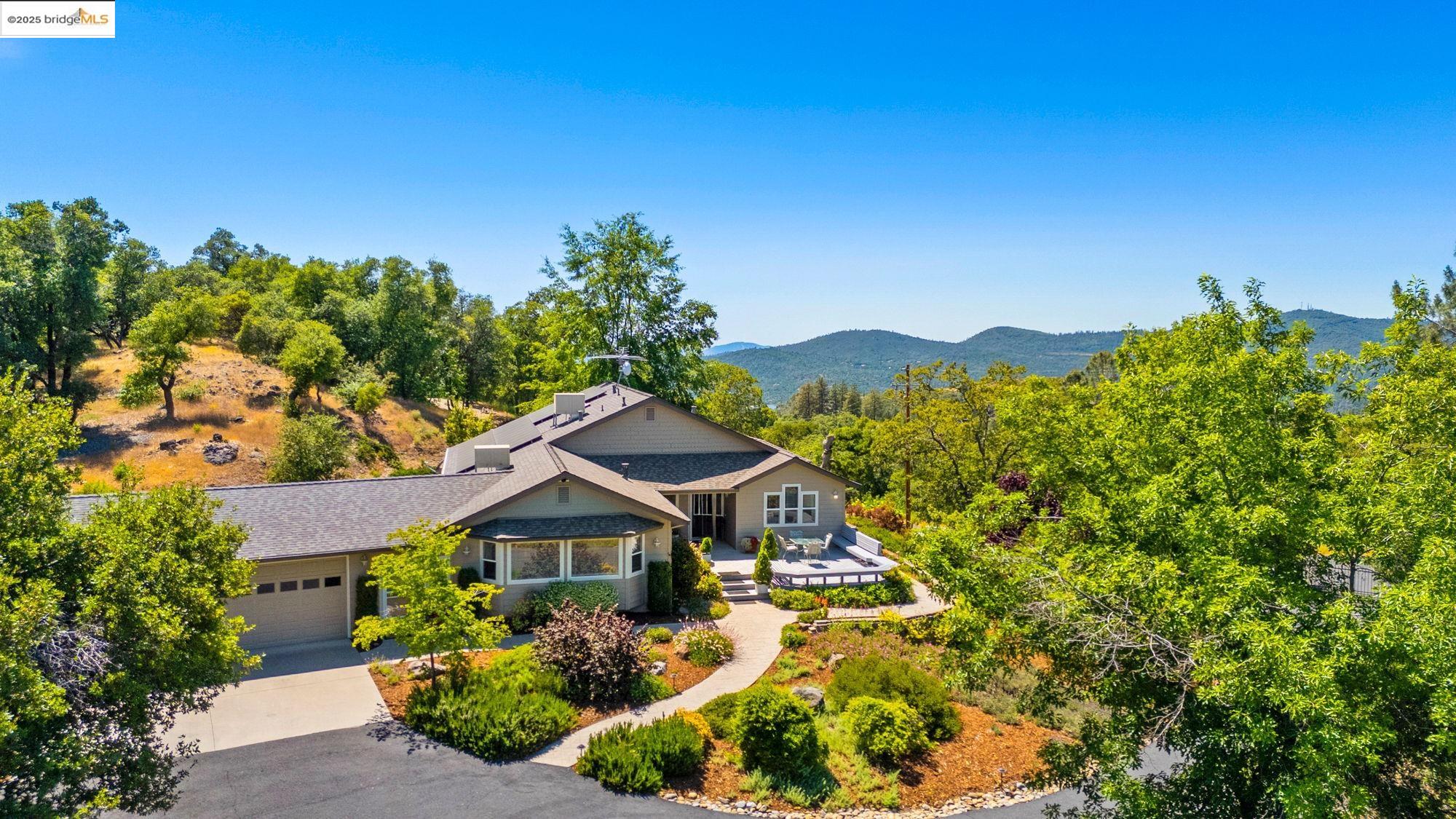 16399 Crestridge Ave